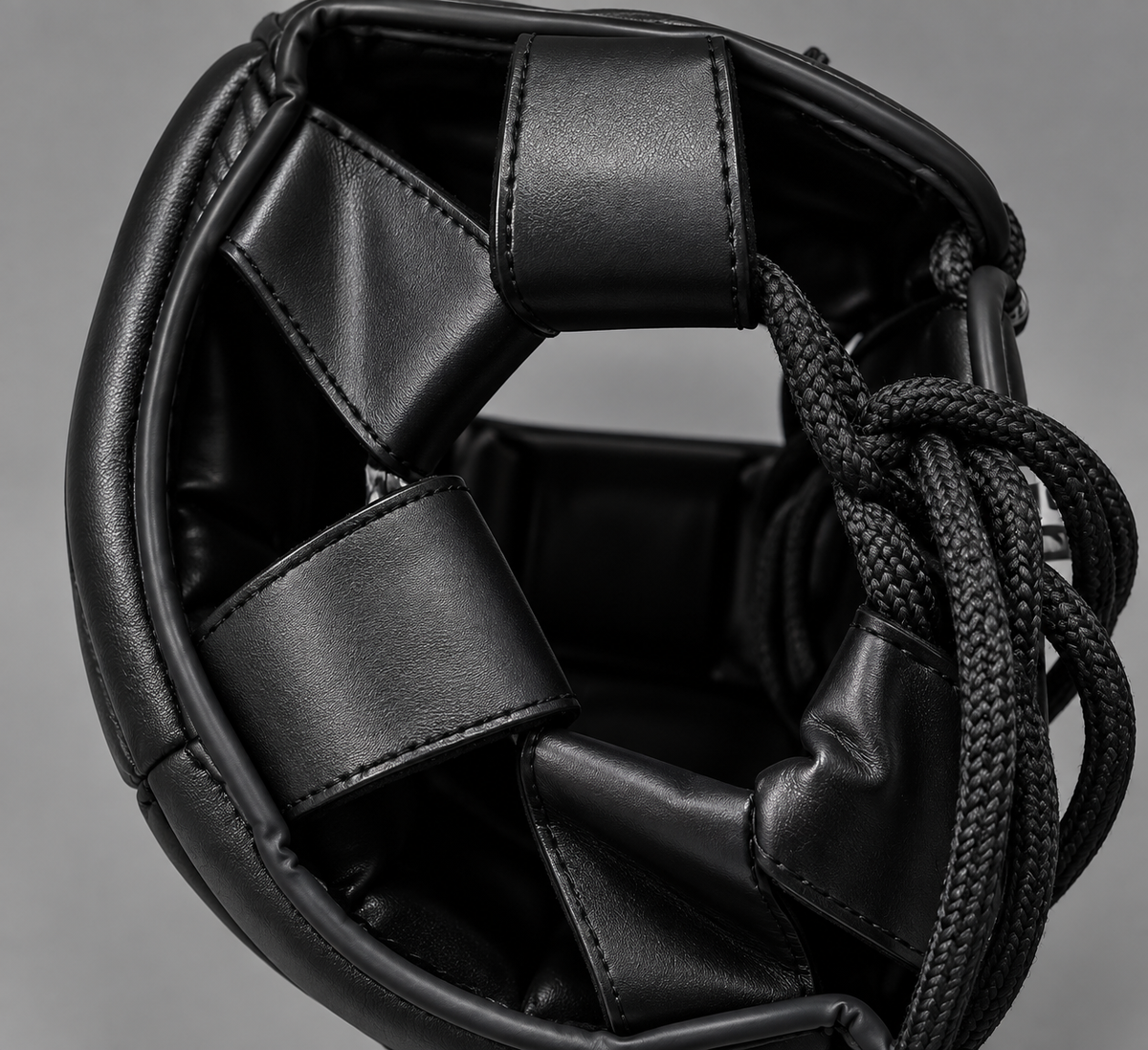 CASCO POMULAR DE BOXEO PEBV — NEGRO & ORO